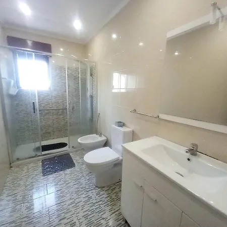 Private Near Airport ホームステイ リスボン