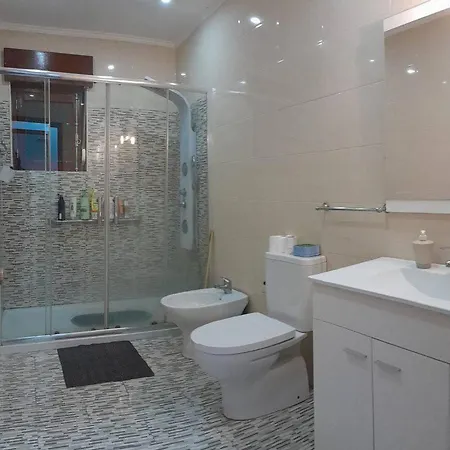 ホームステイ Private Near Airport リスボン